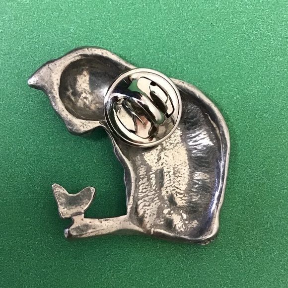 Vintage Pewter Cat with Butterfly Brooch Pin - Picture 3 of 11